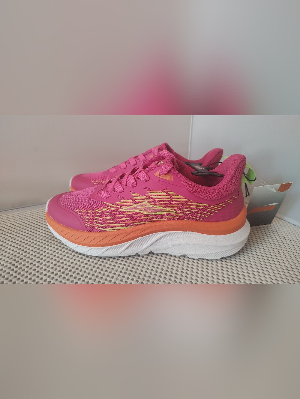 Avia Women’s Size 7 Jumbo Sneakers Pink NWT - Picture 3 of 6